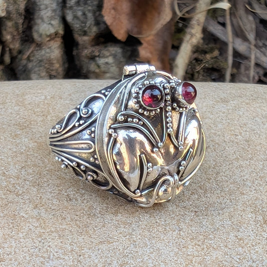 Swamp Seer - Bali Frog Poison Ring in Sterling Silver